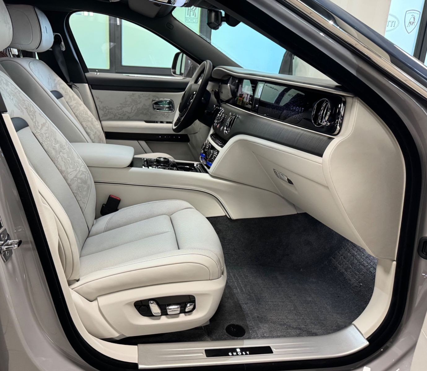 Fahrzeugabbildung Rolls-Royce GHOST II FACELIFT EXCLUSIV DUO-TON 4SEAT 25 FULL