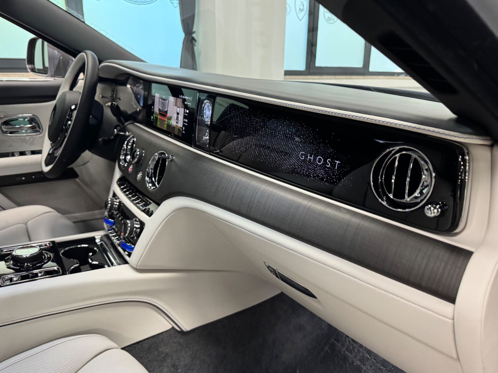 Fahrzeugabbildung Rolls-Royce GHOST II FACELIFT EXCLUSIV DUO-TON 4SEAT 25 FULL