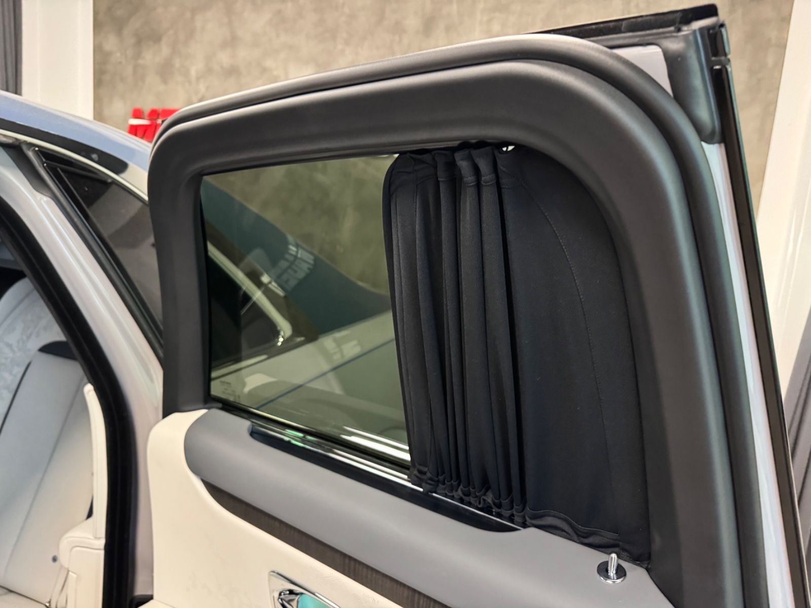 Fahrzeugabbildung Rolls-Royce GHOST II FACELIFT EXCLUSIV DUO-TON 4SEAT 25 FULL