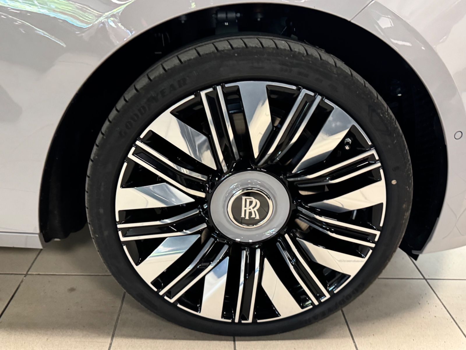 Fahrzeugabbildung Rolls-Royce GHOST II FACELIFT EXCLUSIV DUO-TON 4SEAT 25 FULL