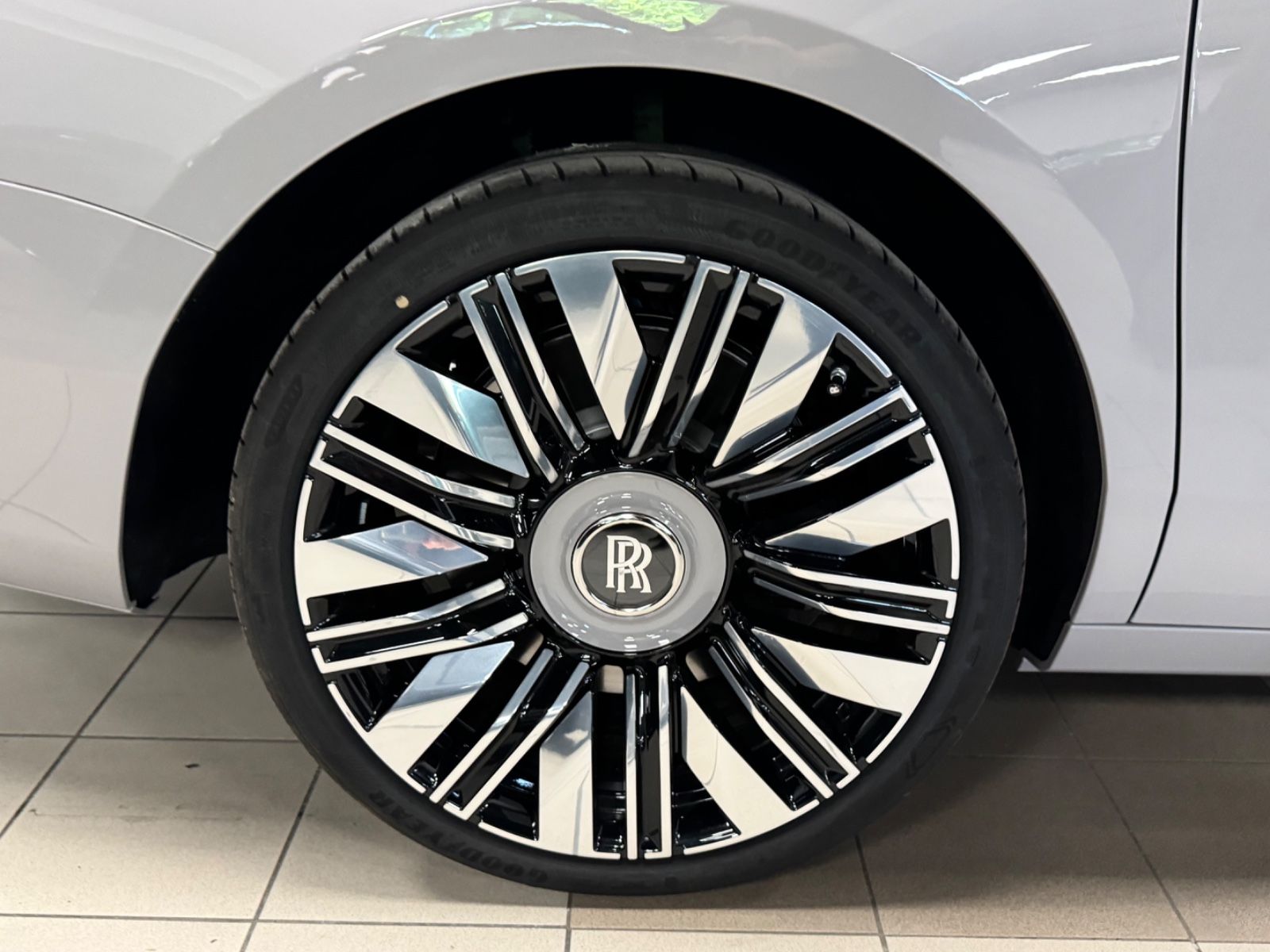 Fahrzeugabbildung Rolls-Royce GHOST II FACELIFT EXCLUSIV DUO-TON 4SEAT 25 FULL