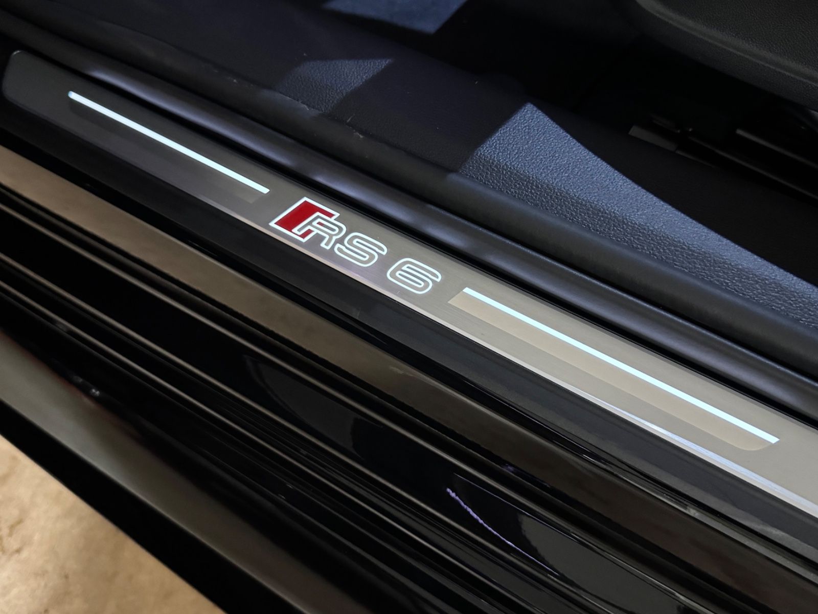 Fahrzeugabbildung Audi RS6 PERFORMANCE SCHALENSITZE CERAMIC B&O 25 FULL