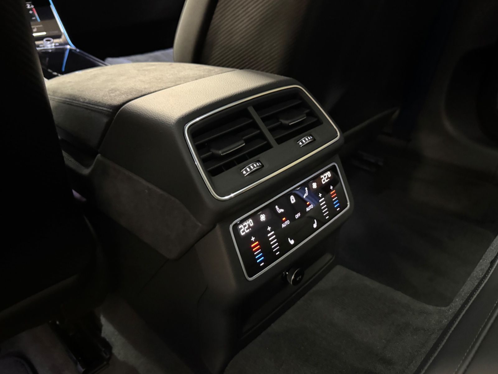 Fahrzeugabbildung Audi RS6 PERFORMANCE SCHALENSITZE CERAMIC B&O 25 FULL