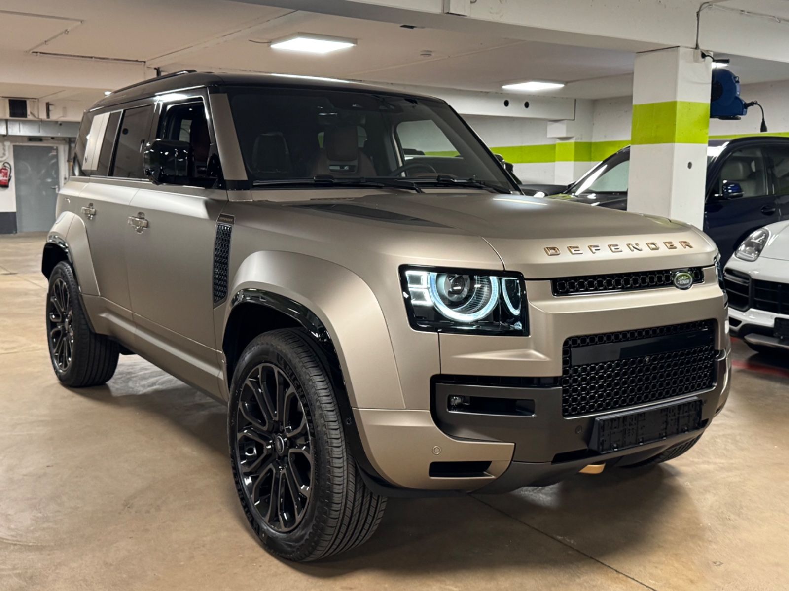Land Rover DEFENDER 4.4 P635 110 OCTA GOLDMATT NEW P25 FULL