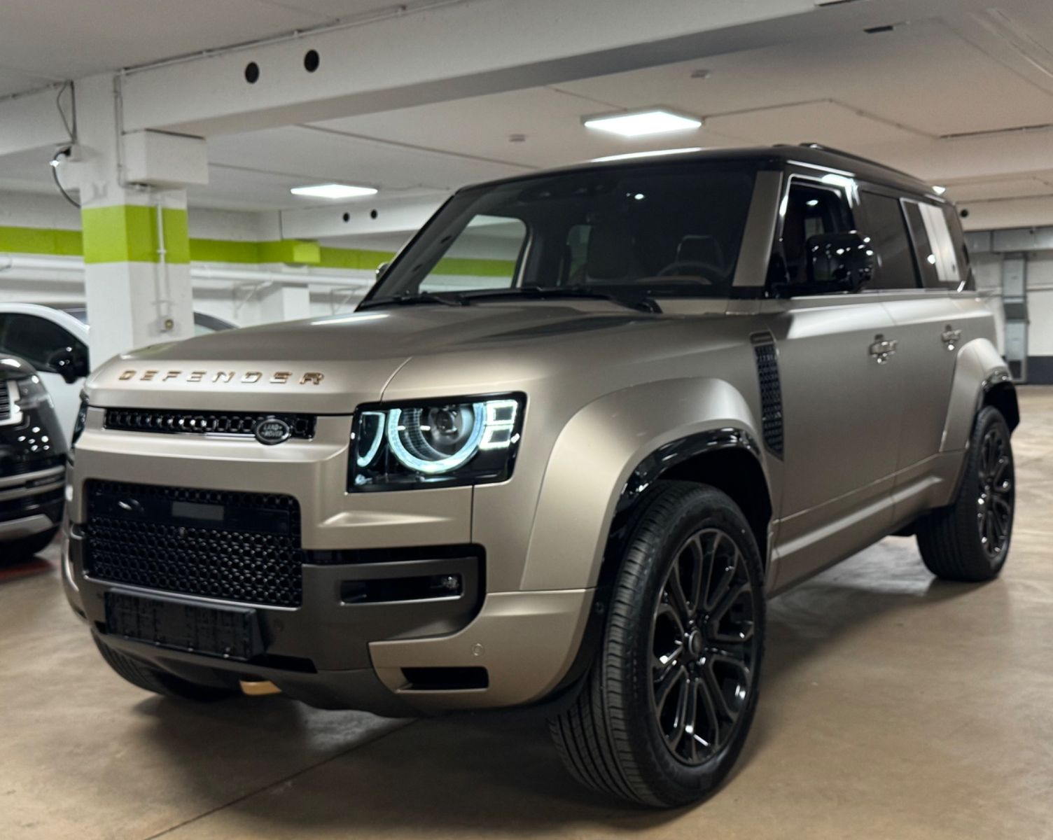 Fahrzeugabbildung Land Rover DEFENDER 4.4 P635 110 OCTA GOLDMATT NEW P25 FULL