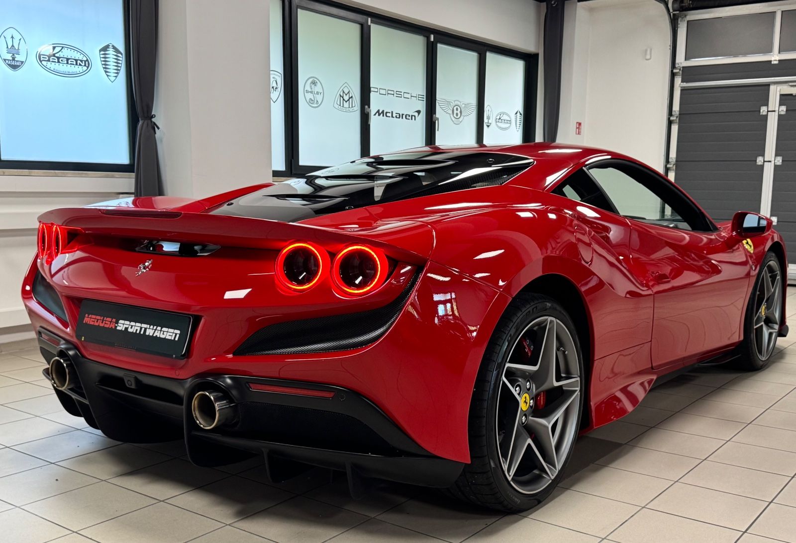 Fahrzeugabbildung Ferrari F8 TRIBUTO COUPÉ CARBONPACK LIFT CAMERA TOPZUST!