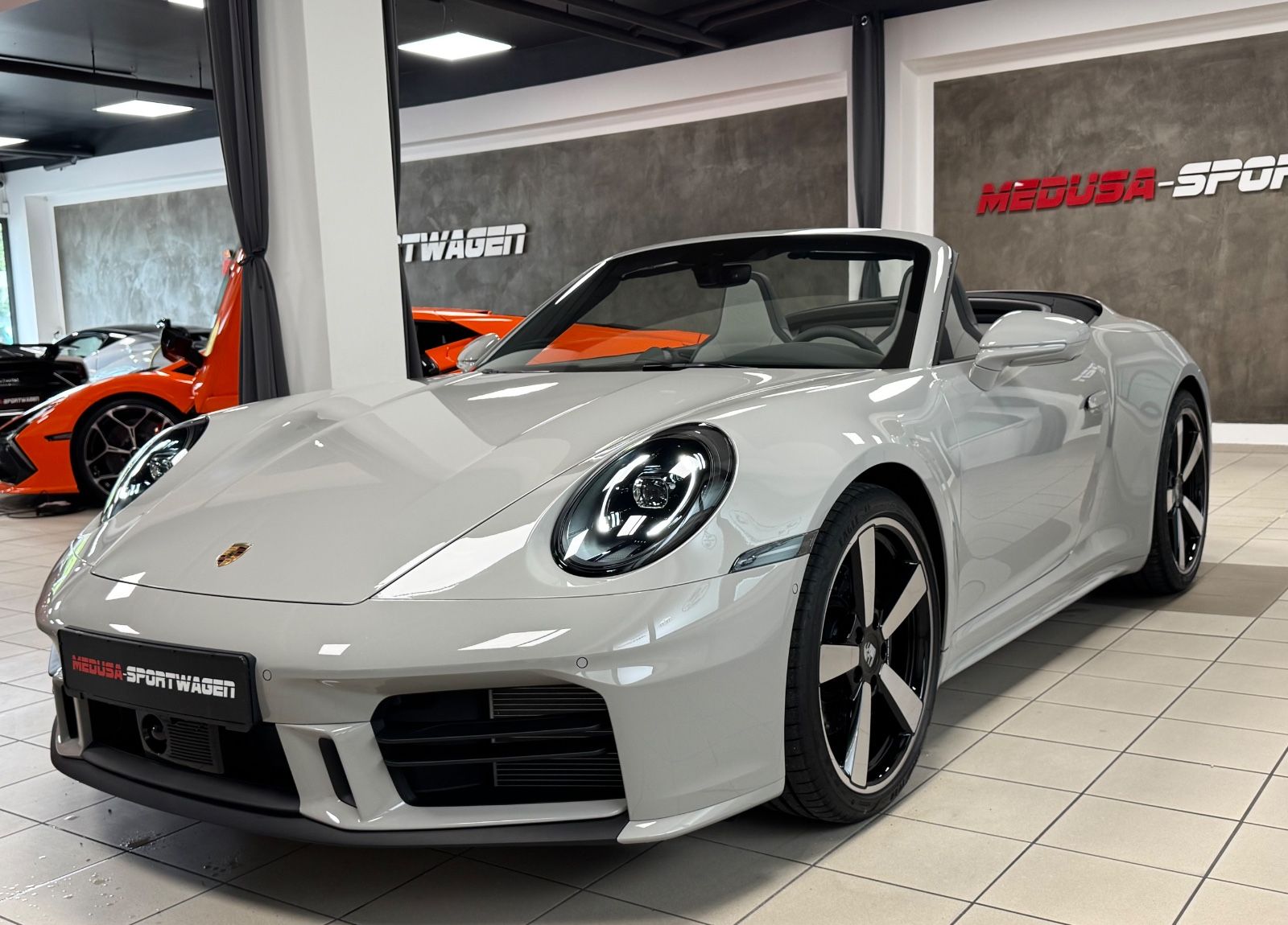 Porsche 992 CARRERA CABRIO FACELIFT SPORTDESIGN BOSE NEW