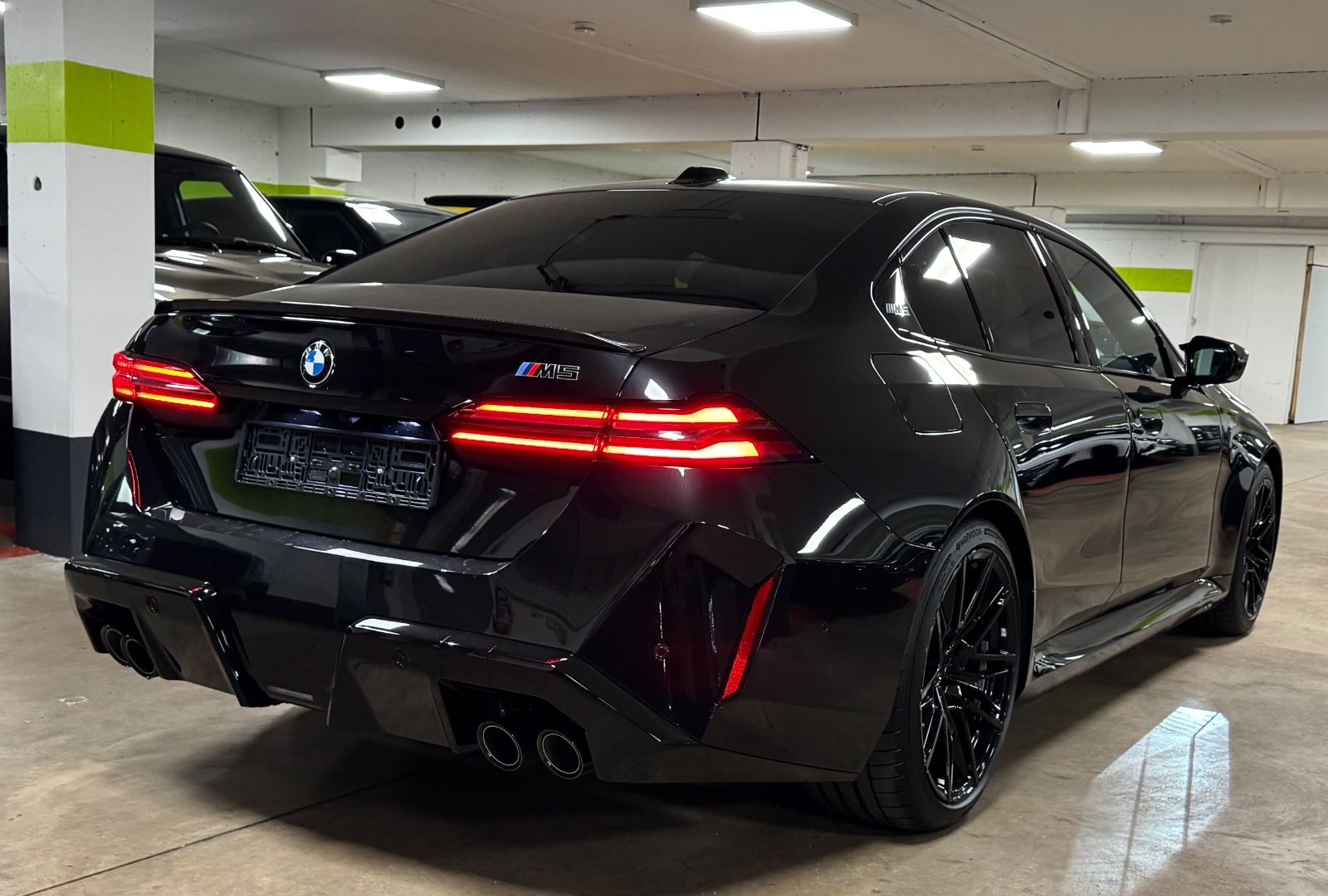 Fahrzeugabbildung BMW M5 ULTIMATE CERAMIC CARBON-INT&EXT B&W FULLOPT!
