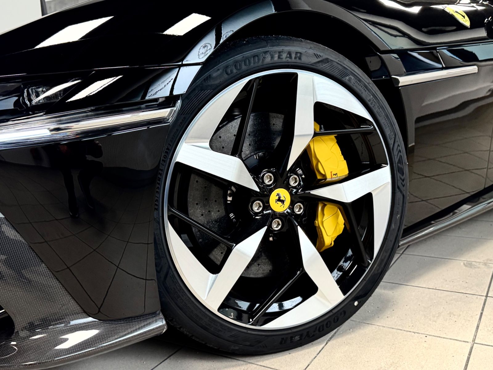 Fahrzeugabbildung Ferrari 12 CILINDRI COUPE CARBON EXT&INT CUIOI INT FULL!