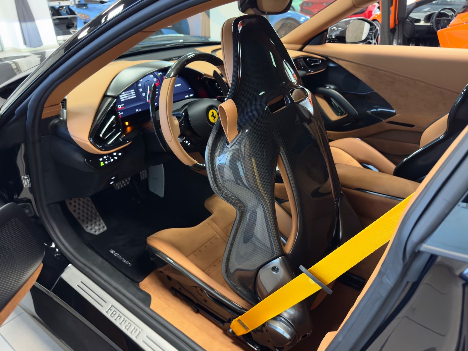Fahrzeugabbildung Ferrari 12 CILINDRI COUPE CARBON EXT&INT CUIOI INT FULL!