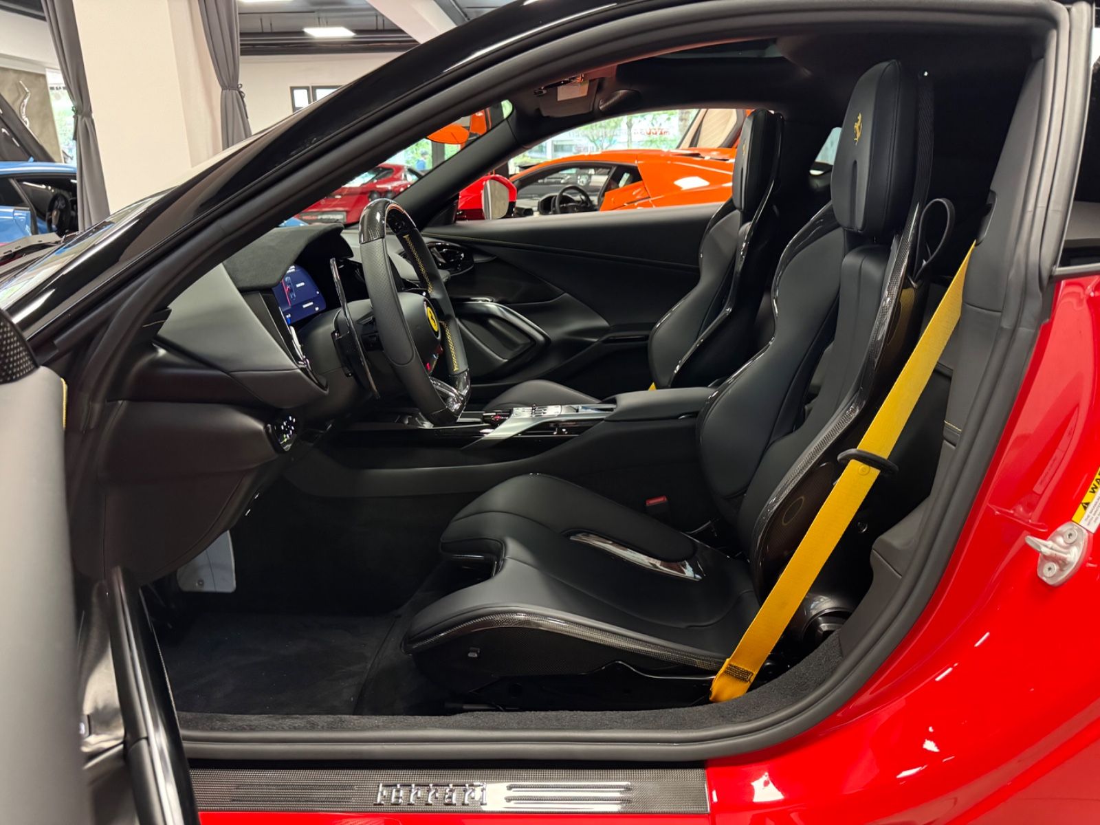 Fahrzeugabbildung Ferrari 12 CILINDRI COUPE CARBON EXT&INT CARBONSEAT FULL