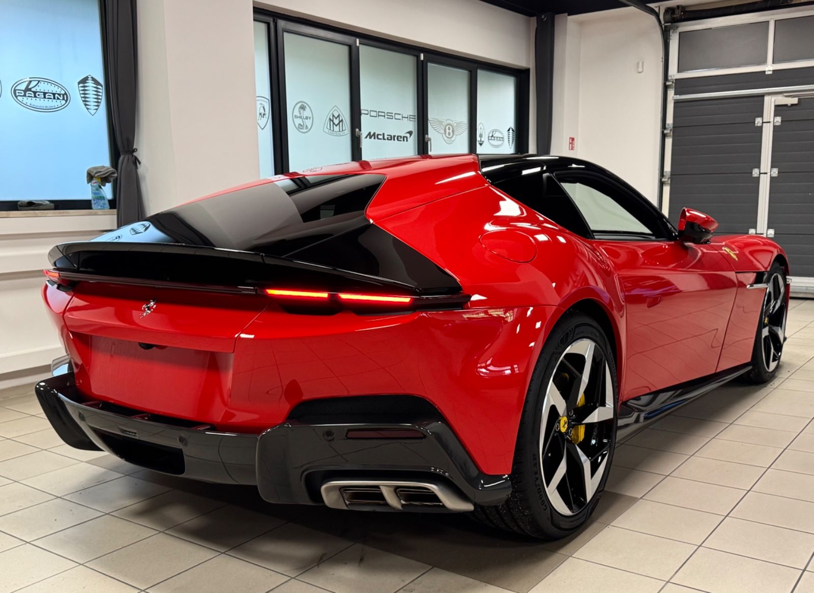 Fahrzeugabbildung Ferrari 12 CILINDRI COUPE CARBON EXT&INT CARBONSEAT FULL