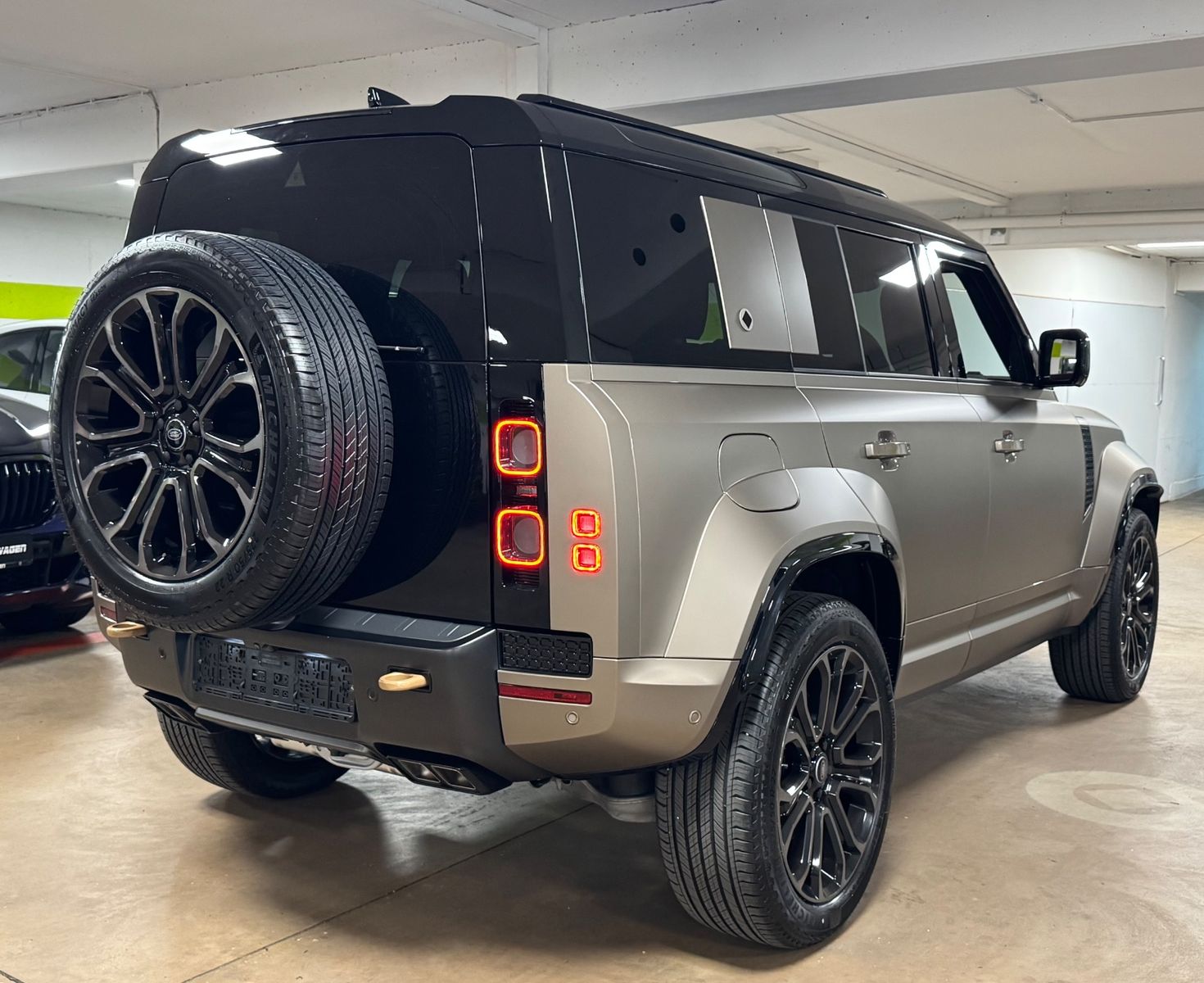 Land Rover DEFENDER 4.4 P635 110 OCTA GOLDMATT NEW P25 FULL