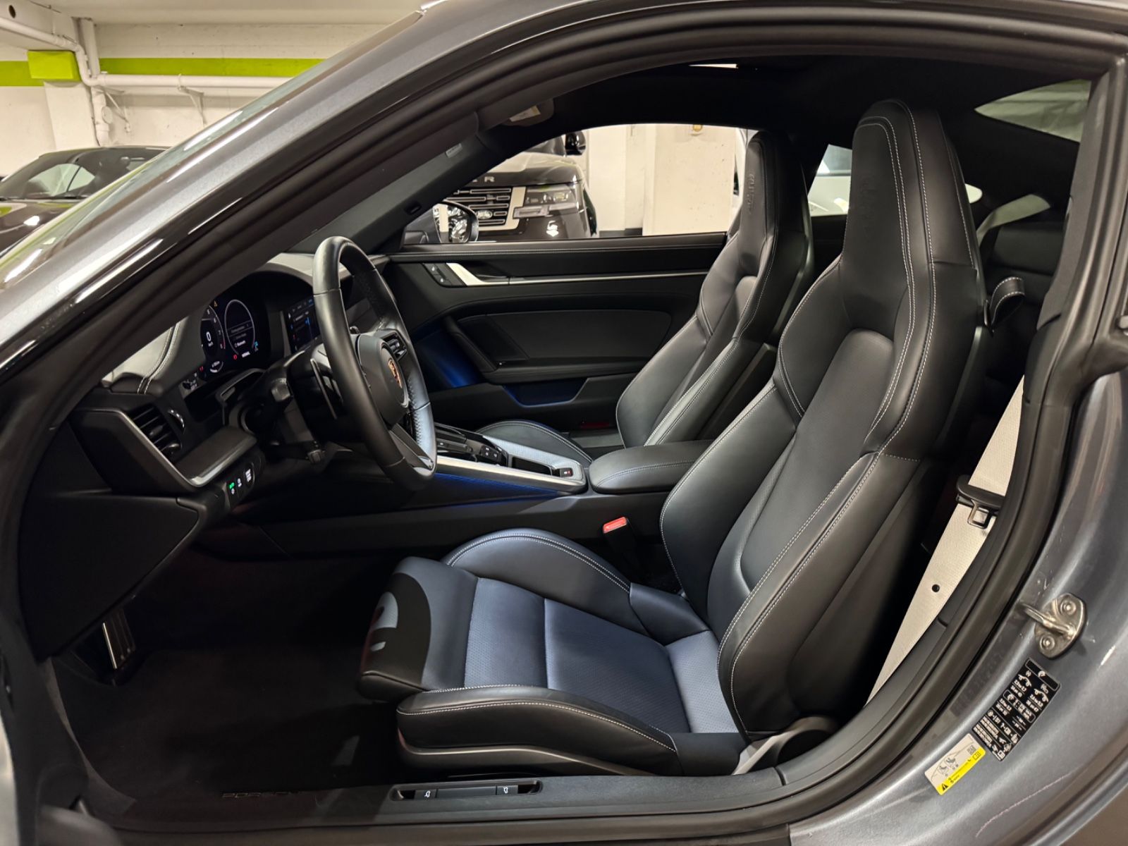 Fahrzeugabbildung Porsche 911 CARRERA FACELIFT SPORTABGAS LIFT PANO FULL!!