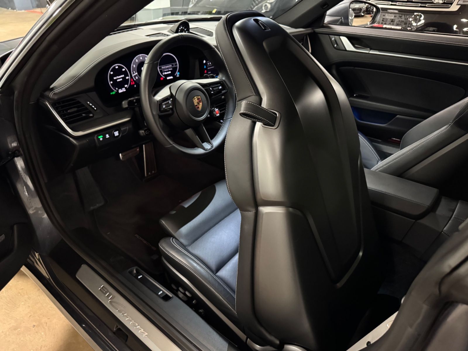 Fahrzeugabbildung Porsche 911 CARRERA FACELIFT SPORTABGAS LIFT PANO FULL!!