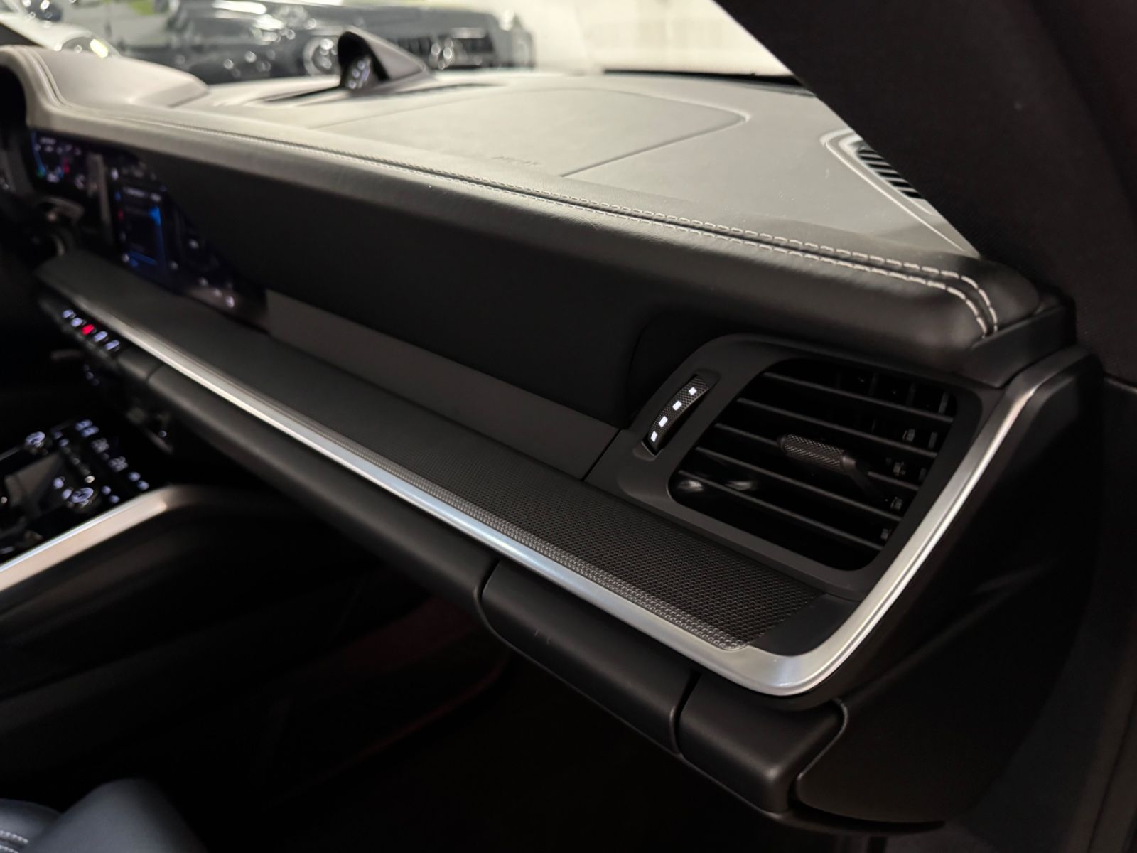 Fahrzeugabbildung Porsche 911 CARRERA FACELIFT SPORTABGAS LIFT PANO FULL!!