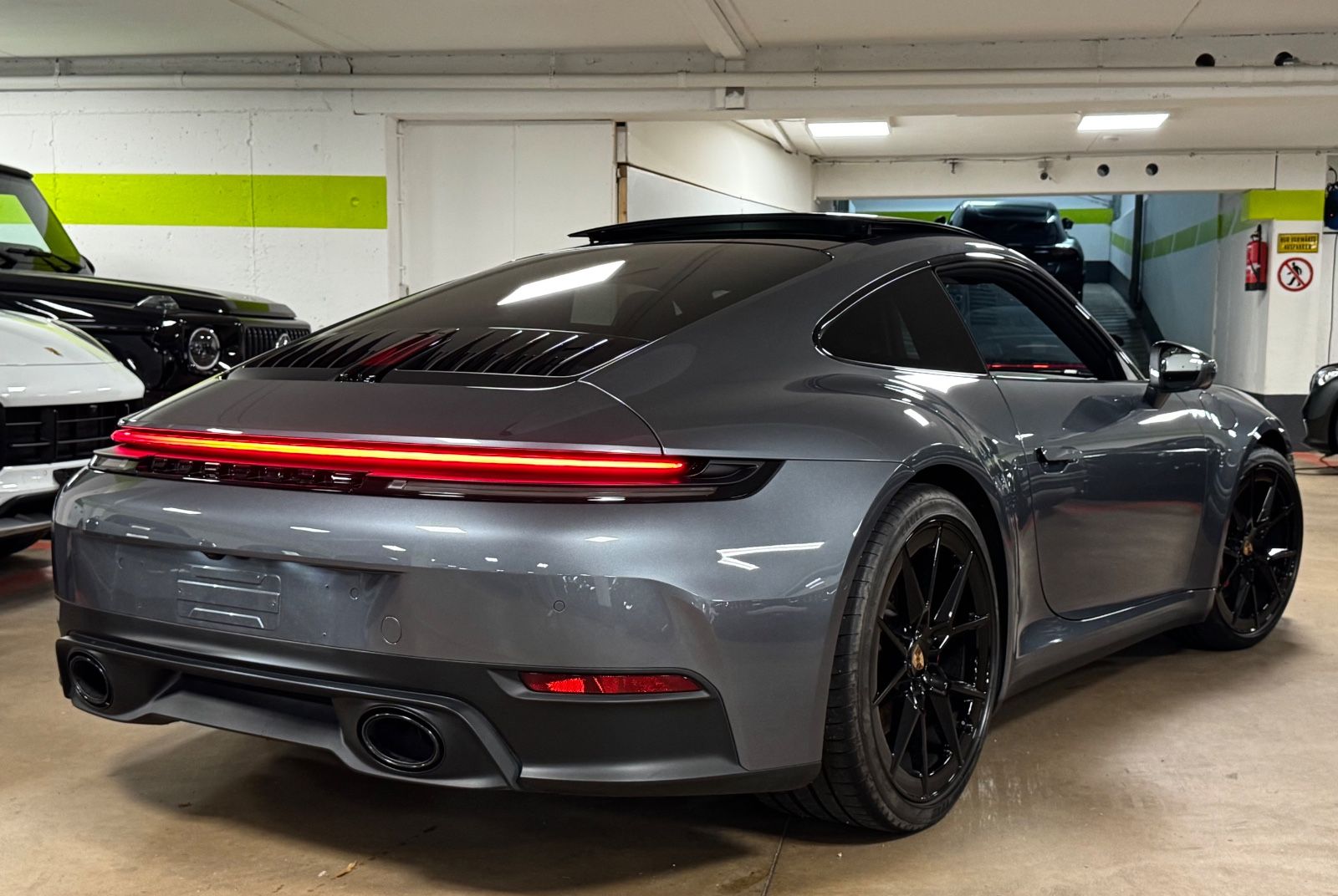 Porsche 992 CARRERA FACELIFT SPORTABGAS LIFT PANO FULL!