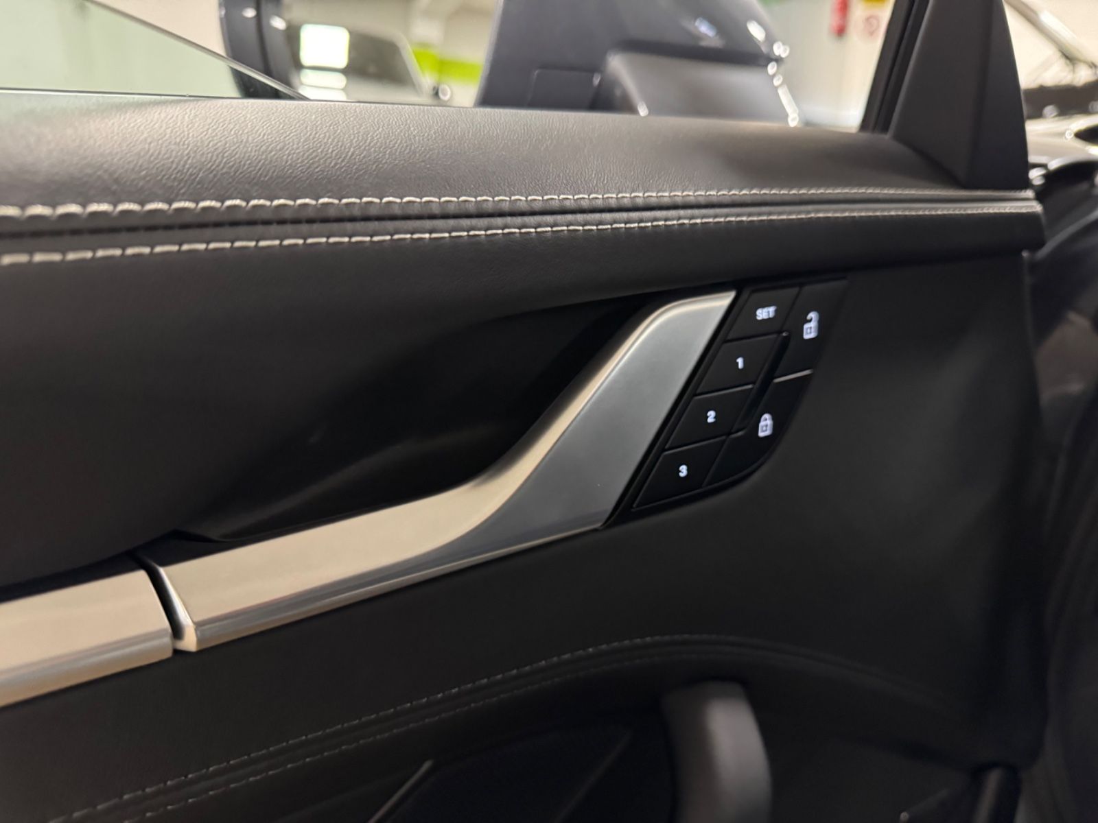 Fahrzeugabbildung Porsche 992 CARRERA FACELIFT SPORTABGAS LIFT PANO FULL!