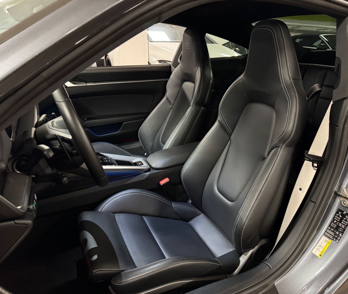 Fahrzeugabbildung Porsche 992 CARRERA FACELIFT SPORTABGAS LIFT PANO FULL!