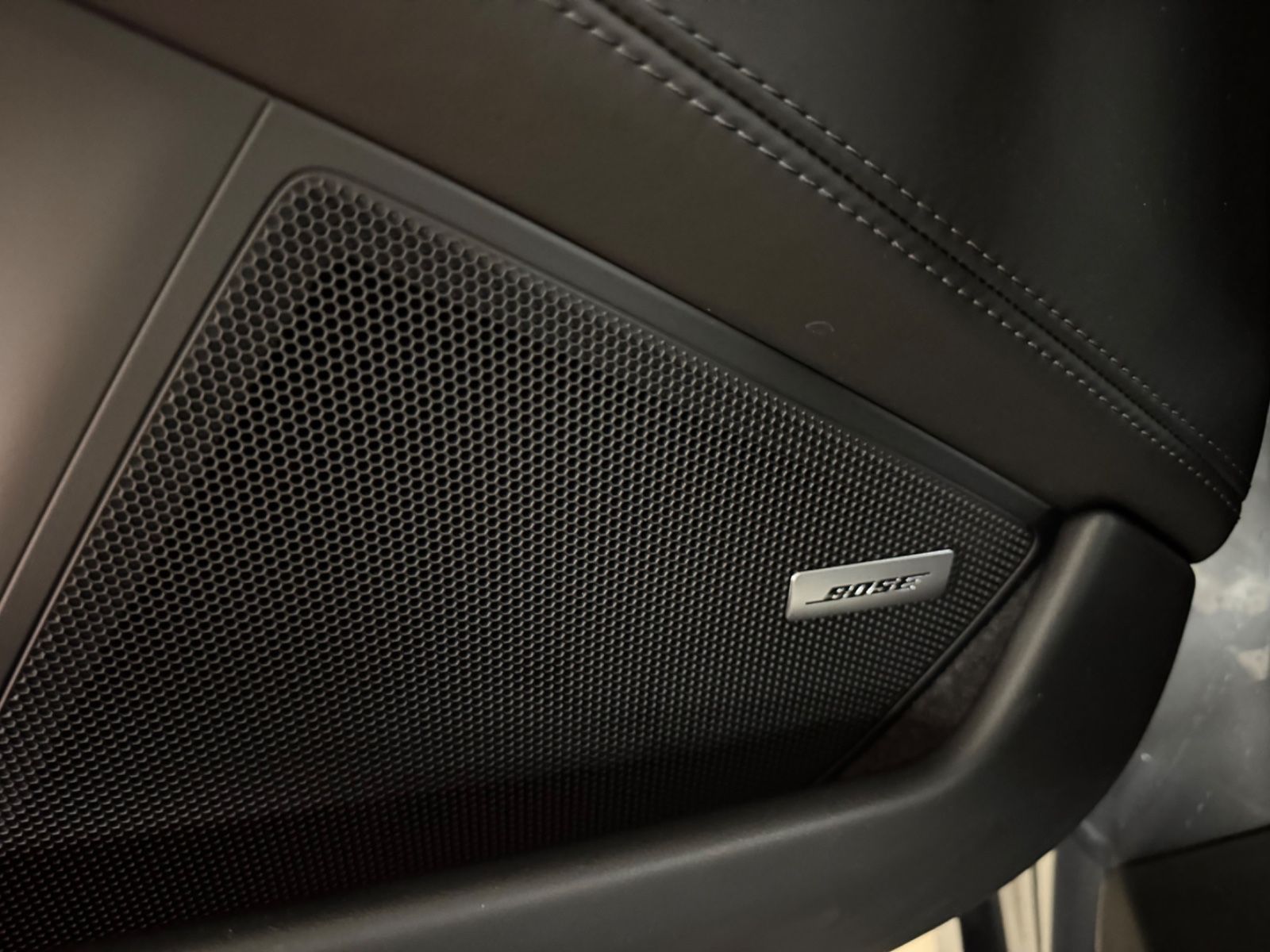 Fahrzeugabbildung Porsche 992 CARRERA FACELIFT SPORTABGAS LIFT PANO FULL!