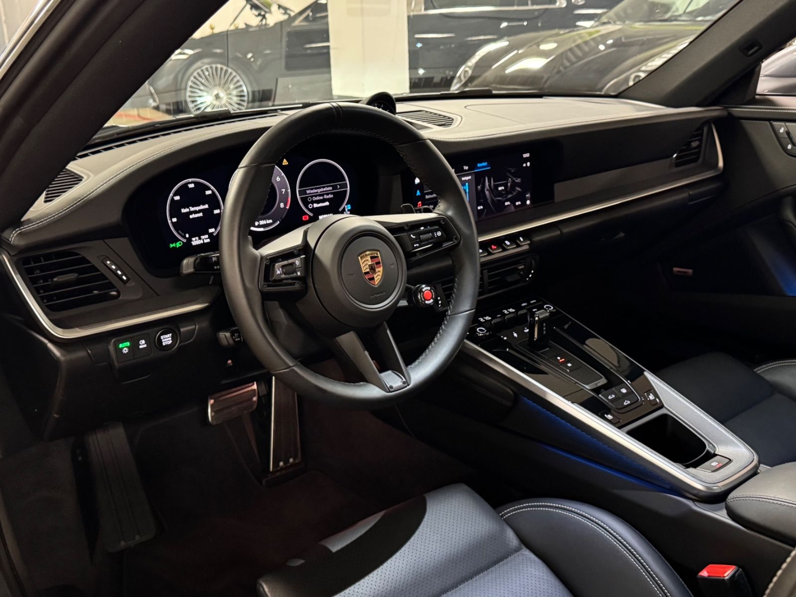 Fahrzeugabbildung Porsche 992 CARRERA FACELIFT SPORTABGAS LIFT PANO FULL!