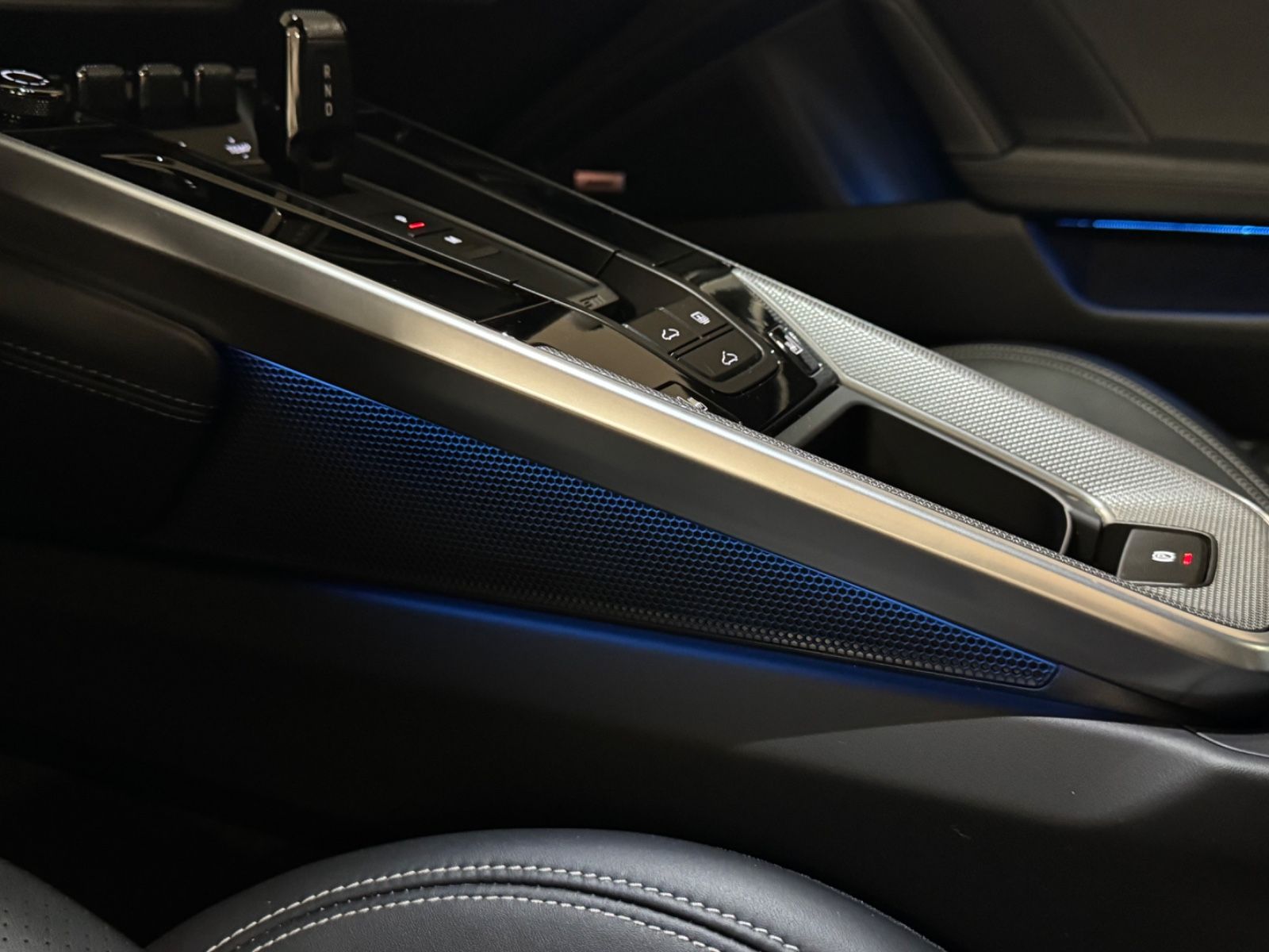 Fahrzeugabbildung Porsche 992 CARRERA FACELIFT SPORTABGAS LIFT PANO FULL!