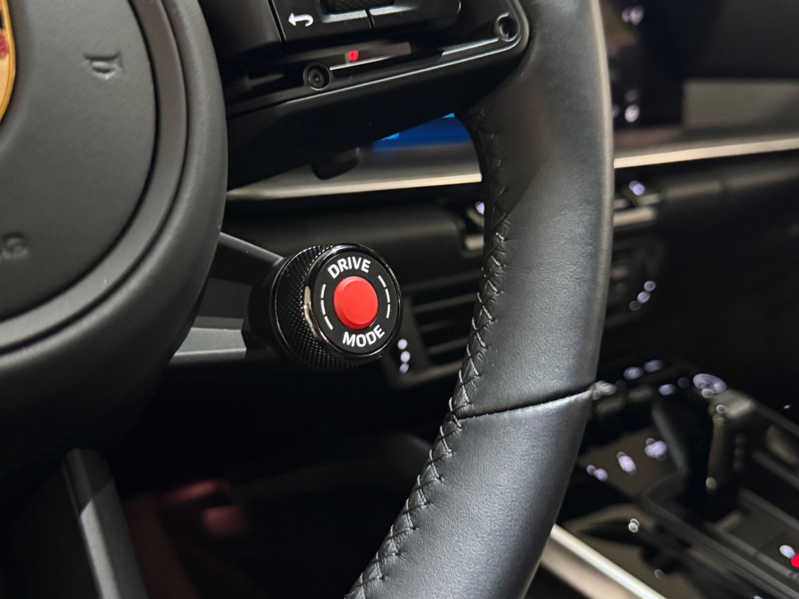 Fahrzeugabbildung Porsche 992 CARRERA FACELIFT SPORTABGAS LIFT PANO FULL!