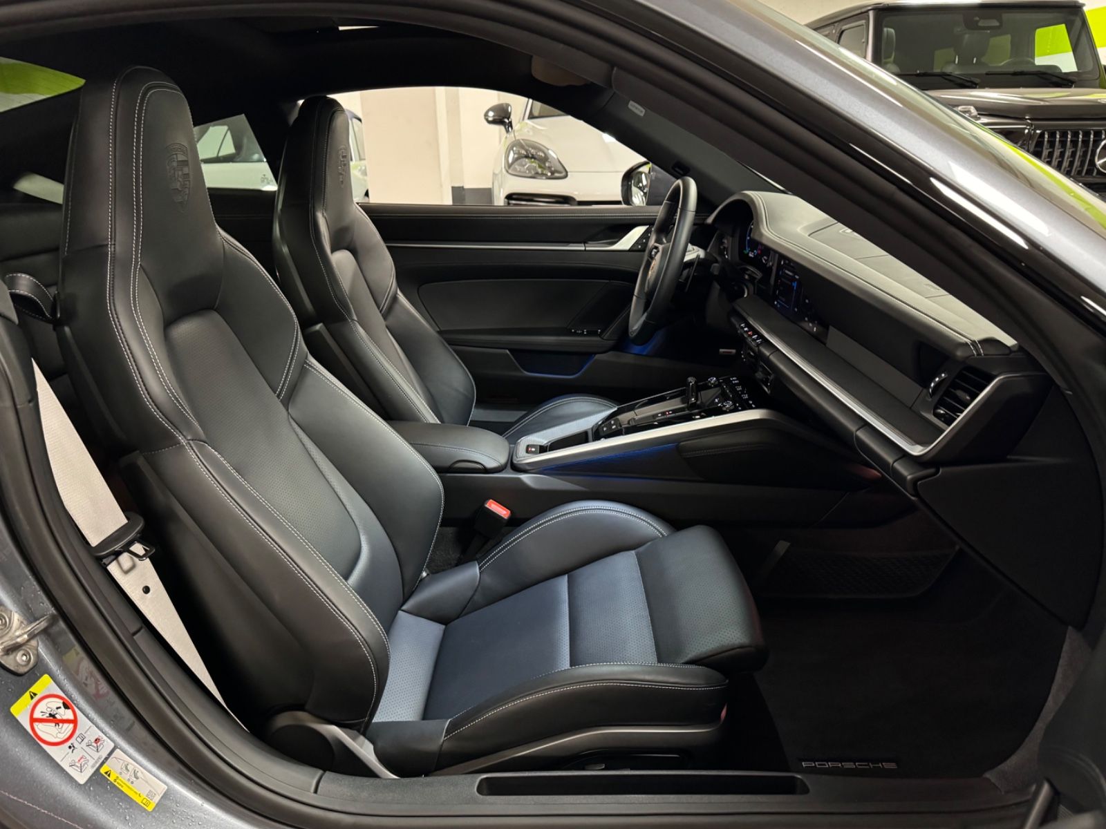 Fahrzeugabbildung Porsche 992 CARRERA FACELIFT SPORTABGAS LIFT PANO FULL!