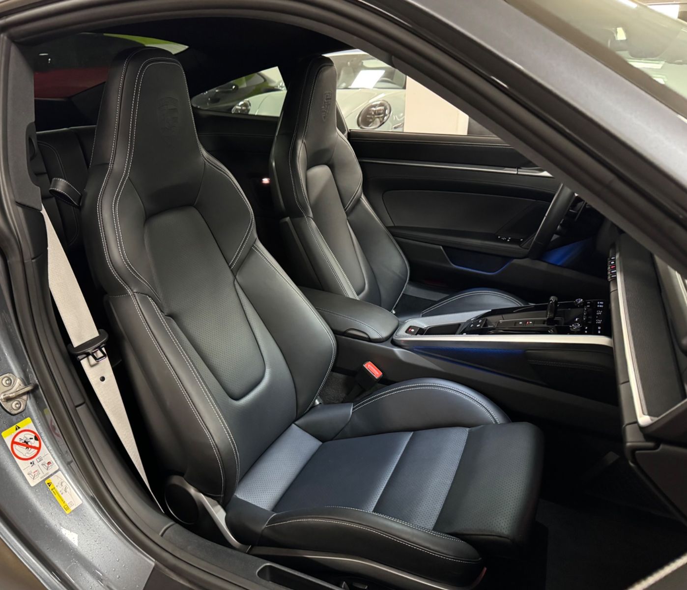 Fahrzeugabbildung Porsche 992 CARRERA FACELIFT SPORTABGAS LIFT PANO FULL!