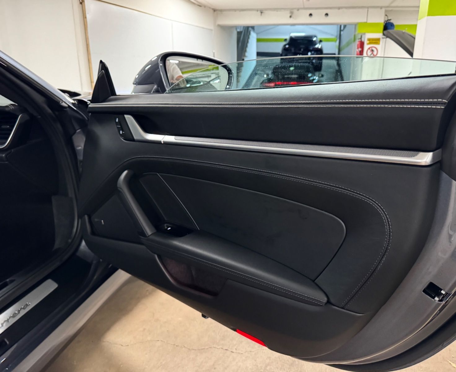Fahrzeugabbildung Porsche 992 CARRERA FACELIFT SPORTABGAS LIFT PANO FULL!