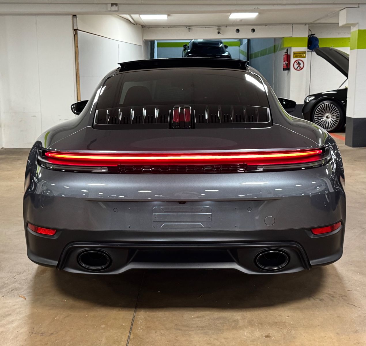 Fahrzeugabbildung Porsche 992 CARRERA FACELIFT SPORTABGAS LIFT PANO FULL!