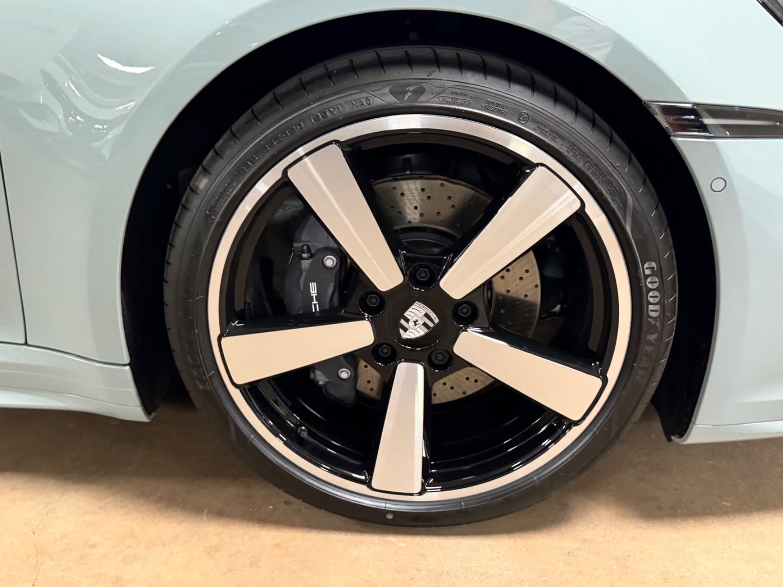 Fahrzeugabbildung Porsche 992 CARRERA CABRIO FACELIFT SPORTDESIGNBURMESTER