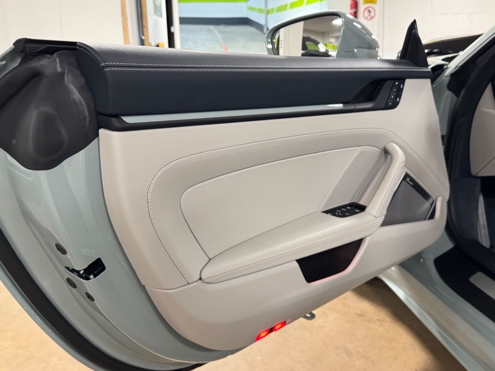 Fahrzeugabbildung Porsche 992 CARRERA CABRIO FACELIFT SPORTDESIGNBURMESTER