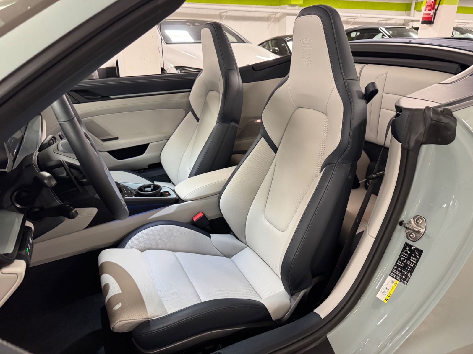 Fahrzeugabbildung Porsche 992 CARRERA CABRIO FACELIFT SPORTDESIGNBURMESTER