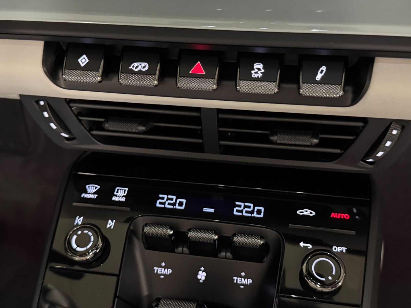 Fahrzeugabbildung Porsche 992 CARRERA CABRIO FACELIFT SPORTDESIGNBURMESTER