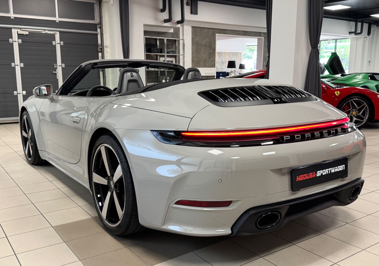 Porsche 992 CARRERA CABRIO FACELIFT SPORTDESIGN BOSE NEW