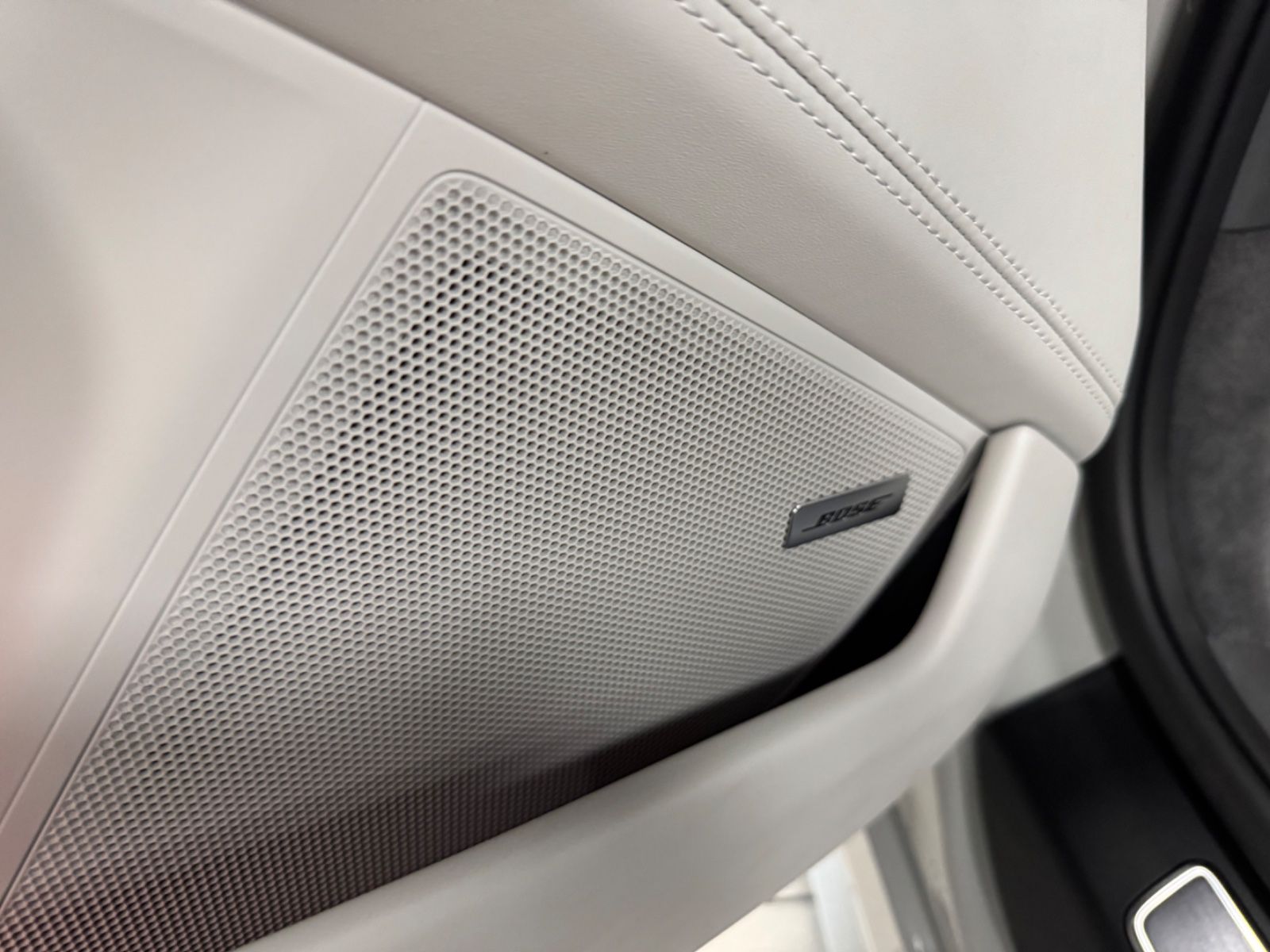 Fahrzeugabbildung Porsche 992 CARRERA CABRIO FACELIFT SPORTDESIGN BOSE NEW