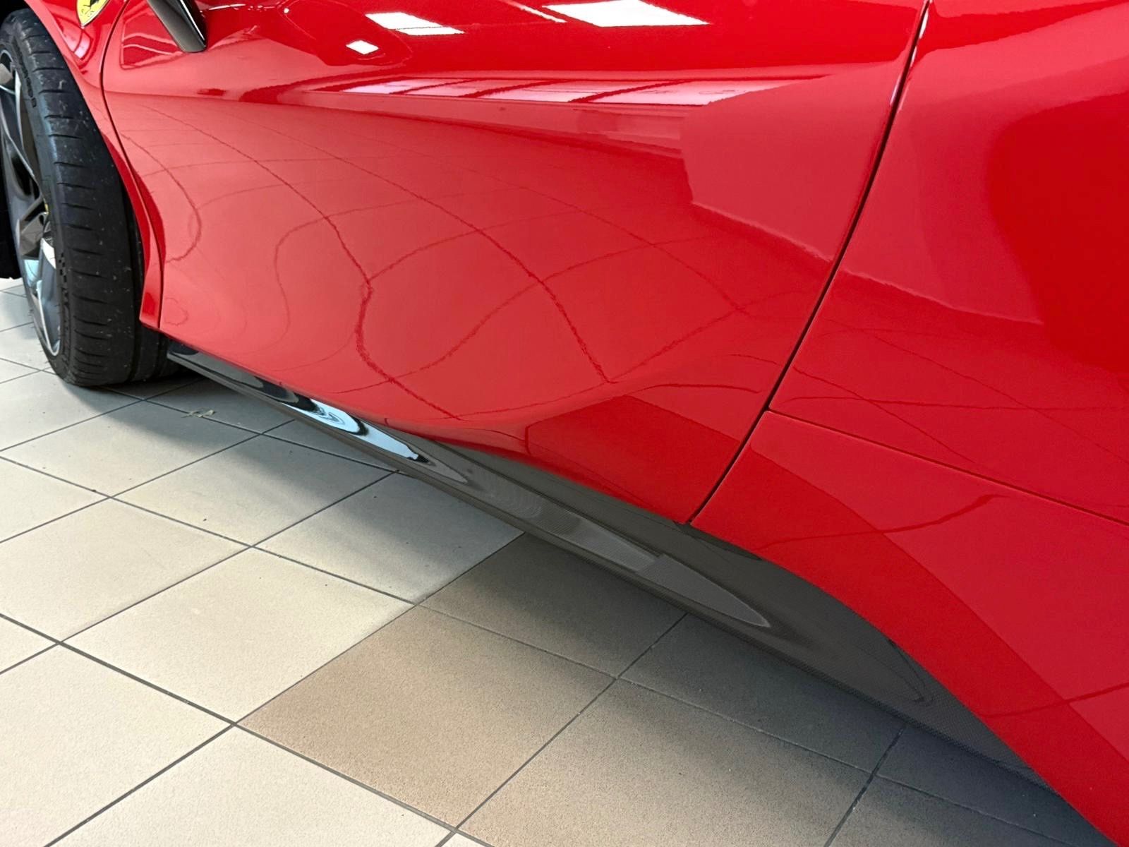 Fahrzeugabbildung Ferrari SF90 SPIDER CARBON INT&EXT RED INT JBL FULLOPT!