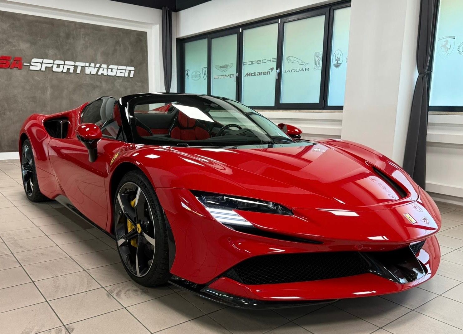 Fahrzeugabbildung Ferrari SF90 SPIDER CARBON INT&EXT RED INT JBL FULLOPT!