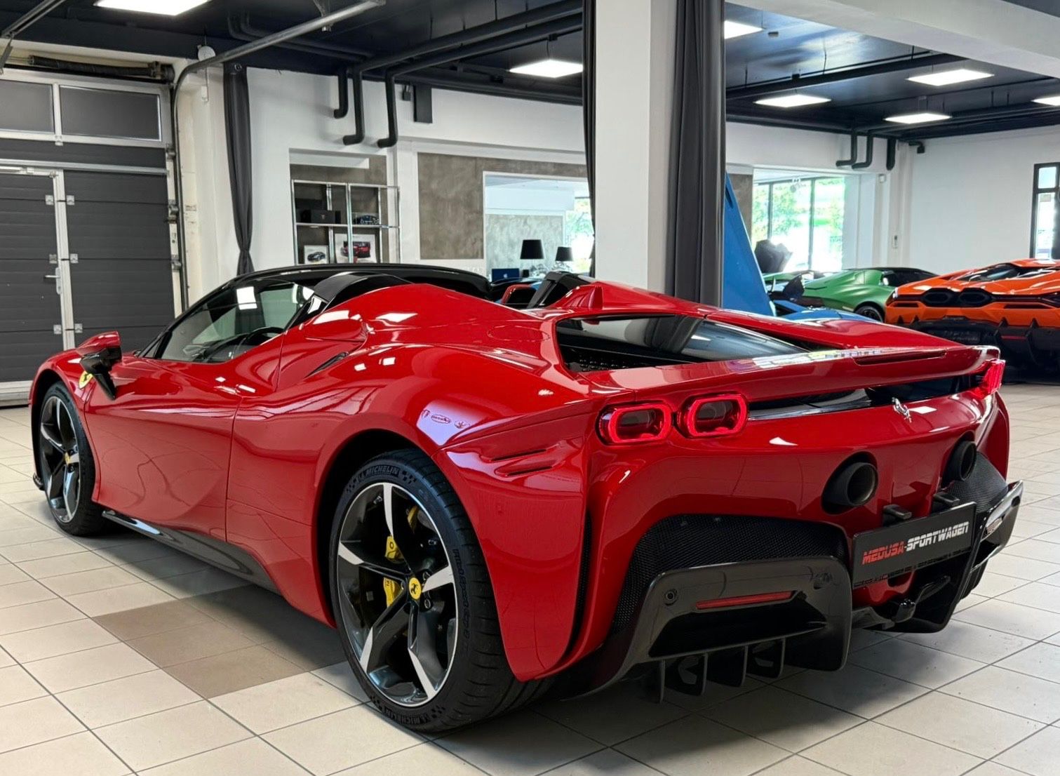 Fahrzeugabbildung Ferrari SF90 SPIDER CARBON INT&EXT RED INT JBL FULLOPT!