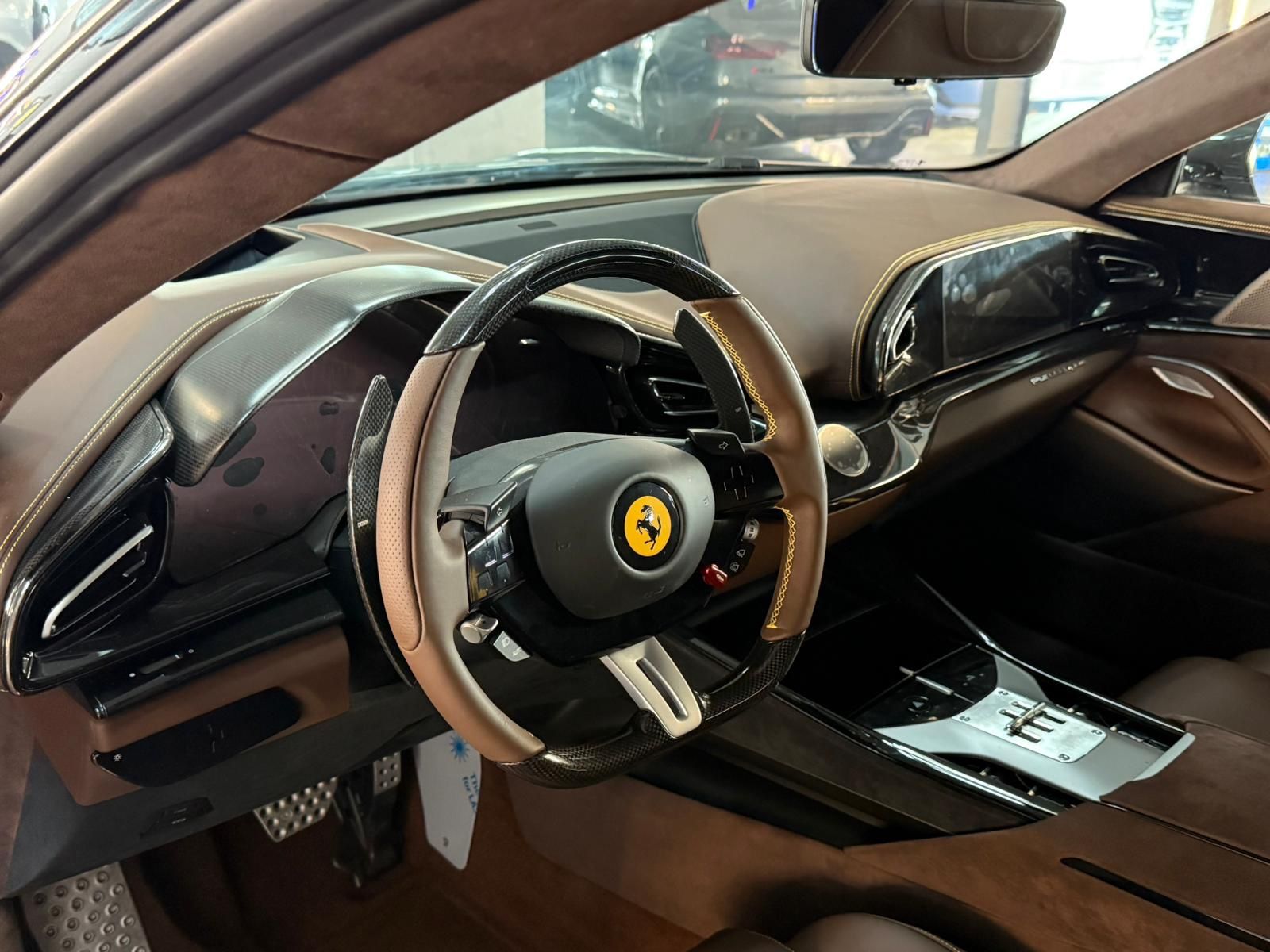 Fahrzeugabbildung Ferrari PUROSANGUE V12 CARBON LIFT PANO MASSAGE P25 FULL