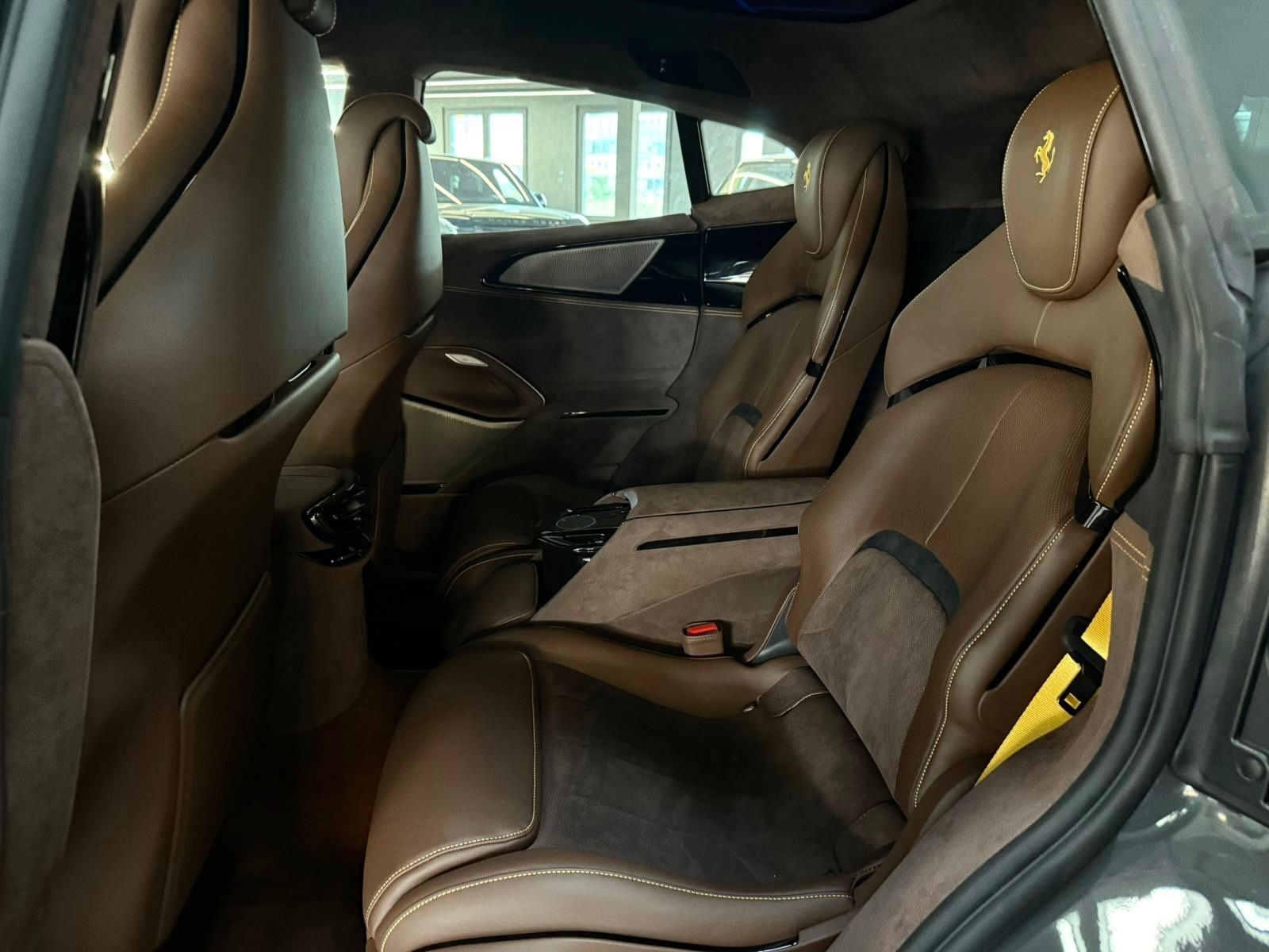 Fahrzeugabbildung Ferrari PUROSANGUE V12 CARBON LIFT PANO MASSAGE P25 FULL