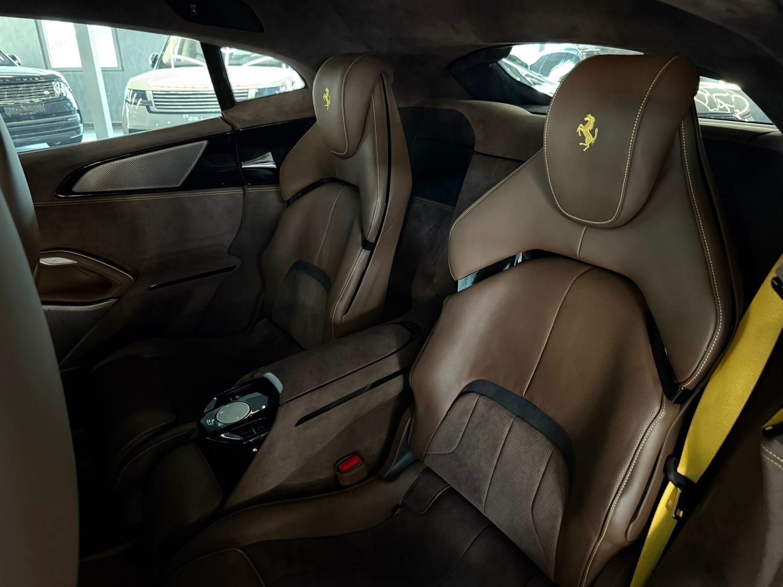 Fahrzeugabbildung Ferrari PUROSANGUE V12 CARBON LIFT PANO MASSAGE P25 FULL