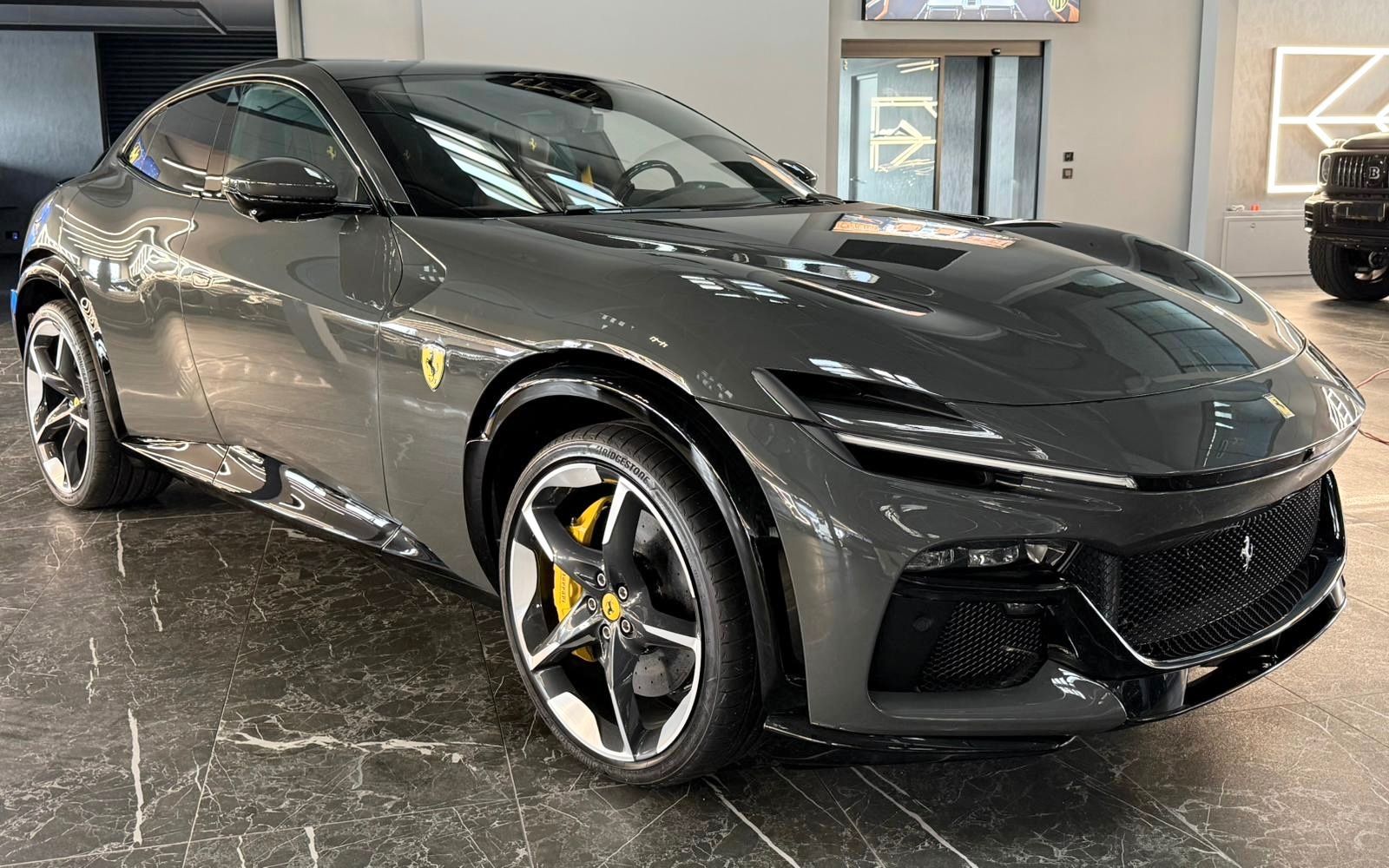 Fahrzeugabbildung Ferrari PUROSANGUE V12 CARBON LIFT PANO MASSAGE P25 FULL