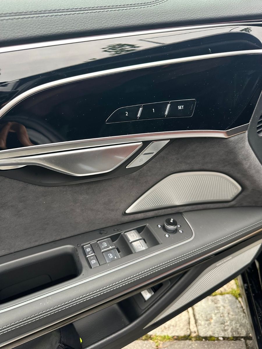 Fahrzeugabbildung Audi A8 60 TFSI e LANG EXCLUSIV 4SEAT TV MASSAGE FULL