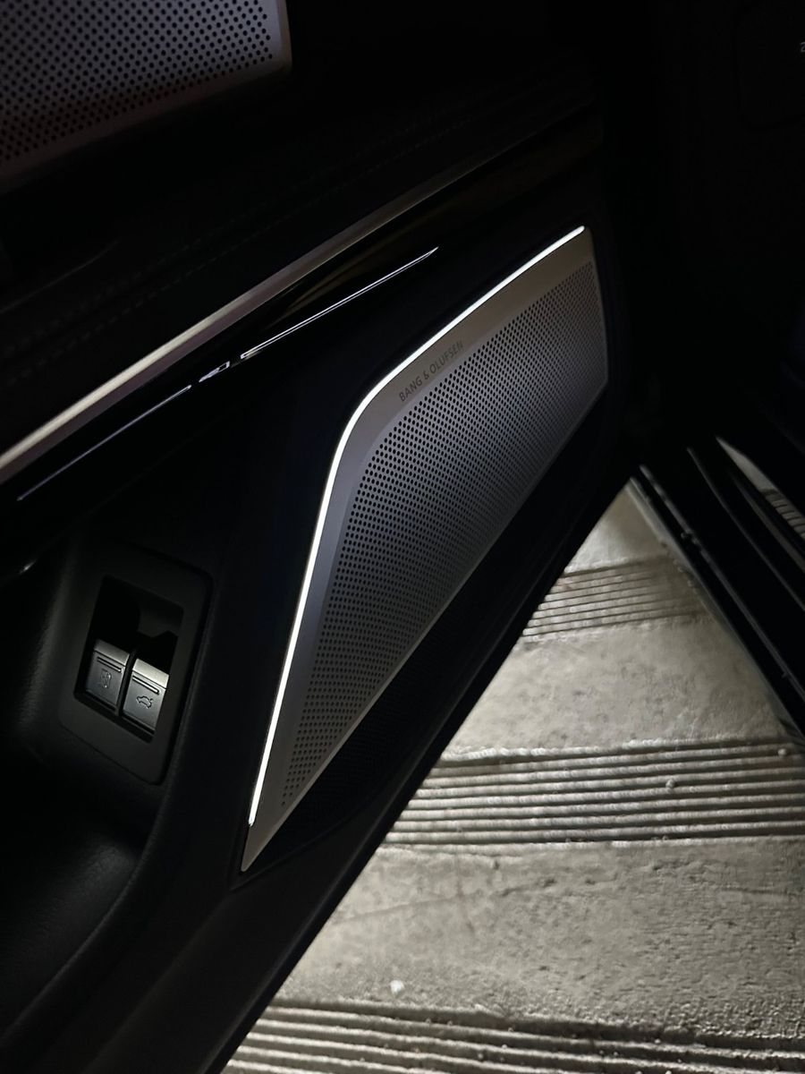 Fahrzeugabbildung Audi A8 60 TFSI e LANG EXCLUSIV 4SEAT TV MASSAGE FULL