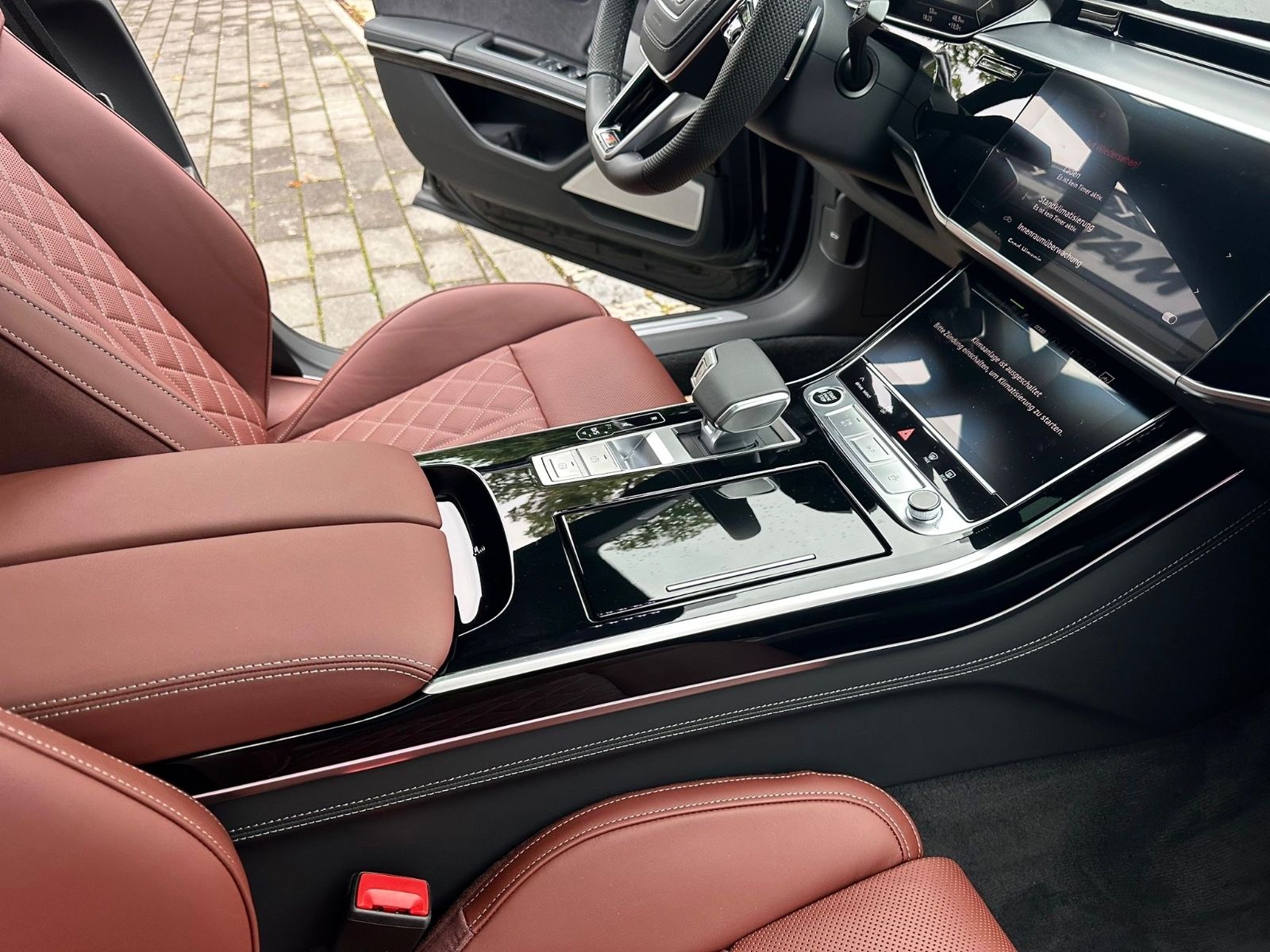 Fahrzeugabbildung Audi A8 60 TFSI e LANG EXCLUSIV 4SEAT TV MASSAGE FULL