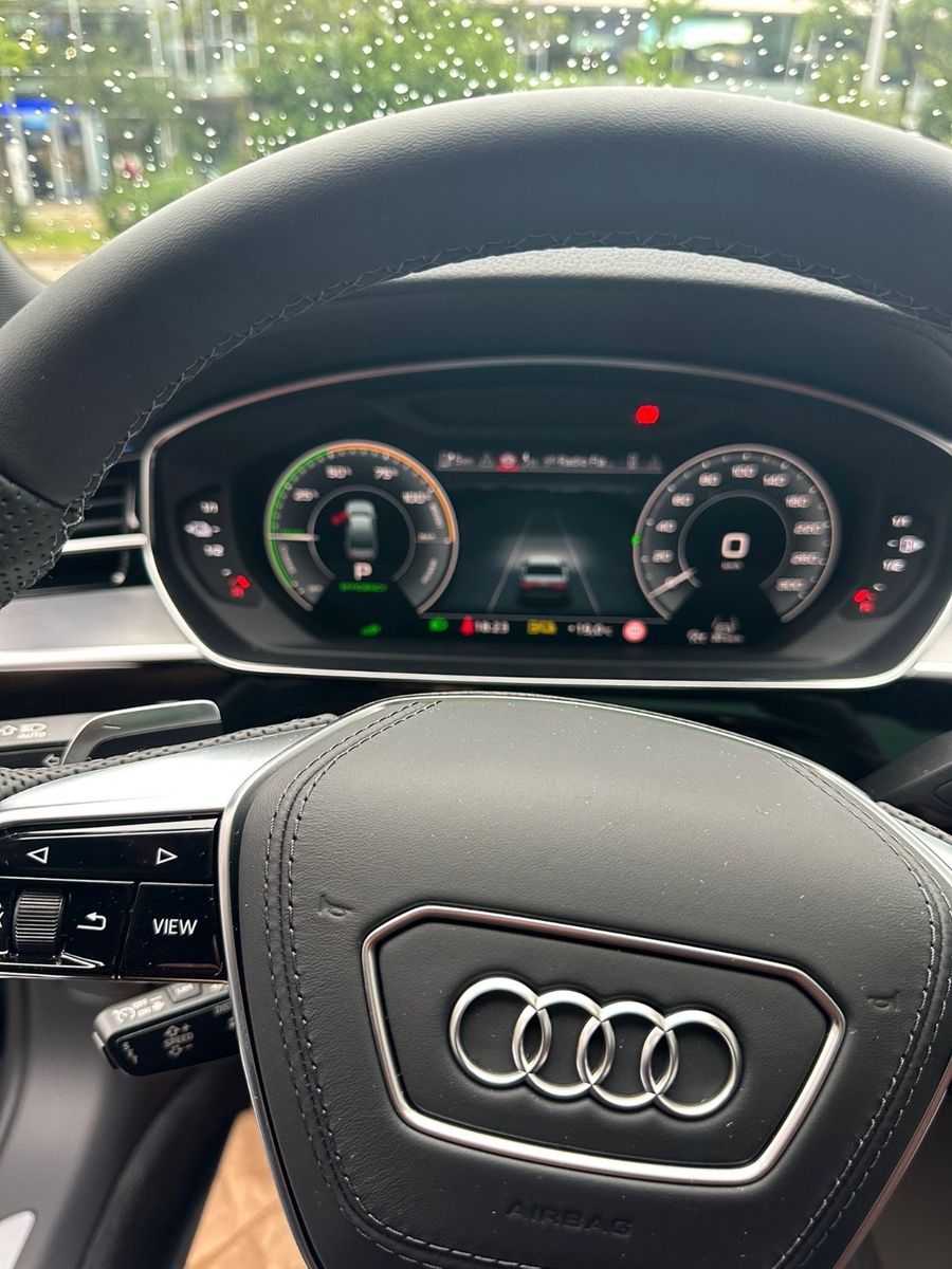 Fahrzeugabbildung Audi A8 60 TFSI e LANG EXCLUSIV 4SEAT TV MASSAGE FULL