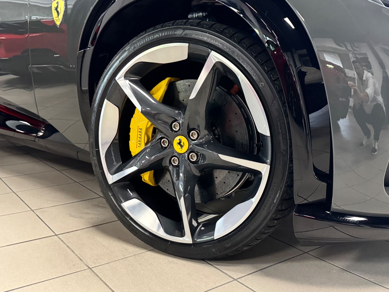 Fahrzeugabbildung Ferrari PUROSANGUE V12 CARBON LIFT PANO MASSAGE P25 FULL