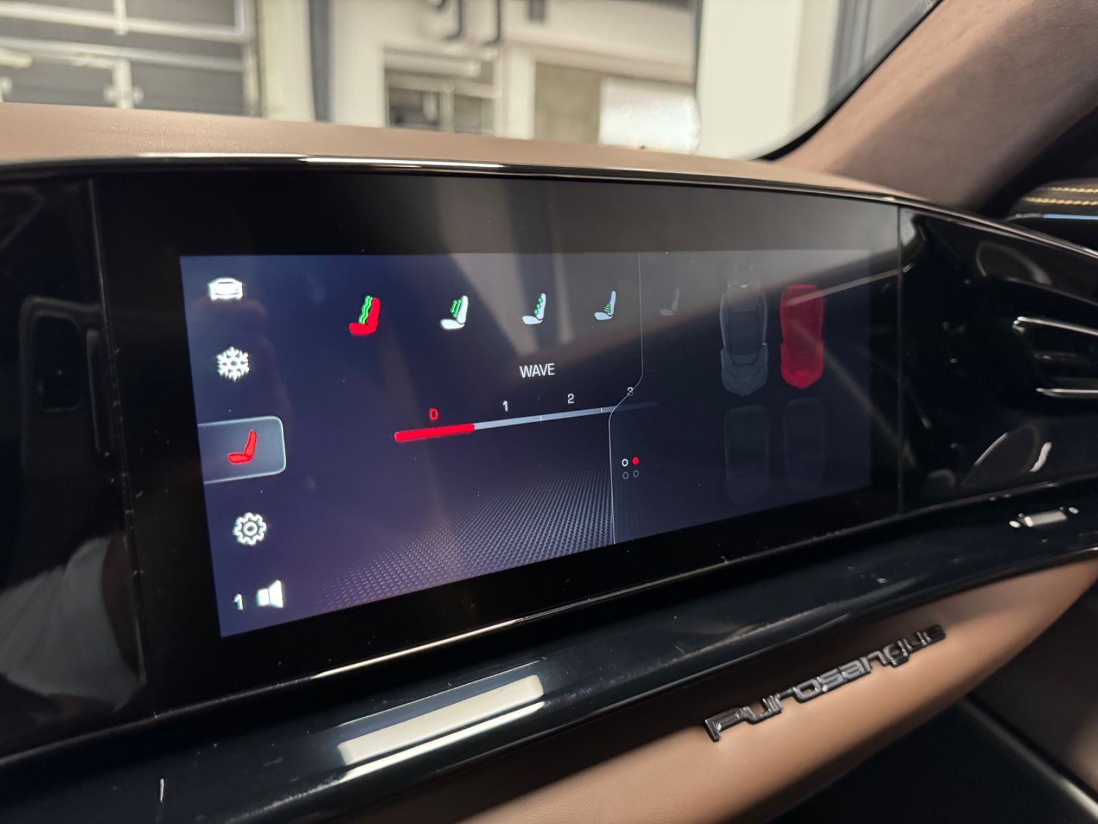 Fahrzeugabbildung Ferrari PUROSANGUE V12 CARBON LIFT PANO MASSAGE P25 FULL